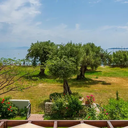 Barbati Seafront Luxury Suites Exterior foto